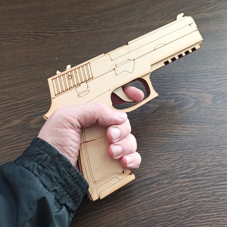 Деревянный пистолет фото