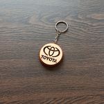  Автомобильный брелок для Toyota дерево с кольцом для ключей машины логотип Тойота V1 AB-010 Toyota-v1 купить в твоимодели.рф