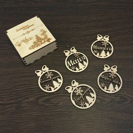 Изделия из дерева (фанеры) Именные ёлочные шары в коробке - шкатулке из дерева "Семейные игрушки" tm-19-9368 купить в твоимодели.рф