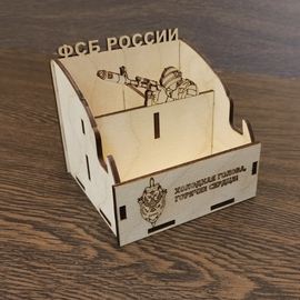 Изделия из дерева (фанеры) Органайзер для канцелярии и смартфона ФСБ России (подарок, сувенир) tm-19-9363 купить в твоимодели.рф