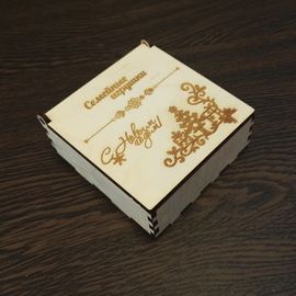 Изделия из дерева (фанеры) Именные ёлочные шары в коробке - шкатулке из дерева "Семейные игрушки" tm-19-9368 купить в твоимодели.рф