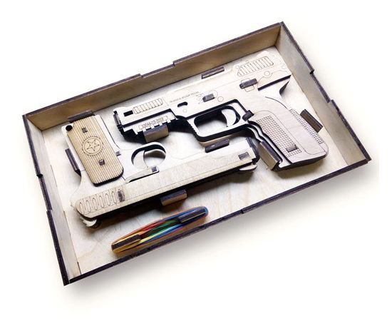 Изделия из дерева (фанеры) Подарочный набор №1 из 2х пистолетов ТТ против FN Five-seveN (офисные войны) tm10045 купить в твоимодели.рф
