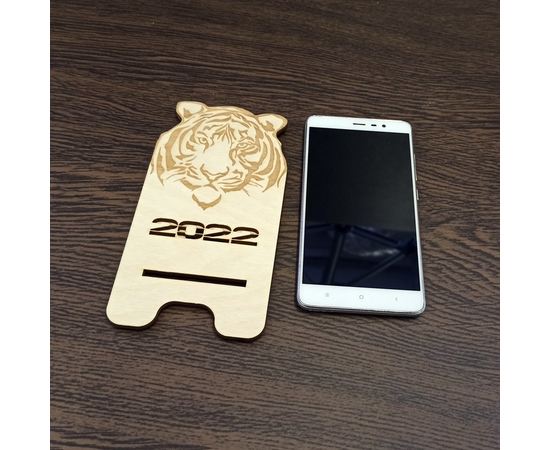 Изделия из дерева (фанеры) Подставка для мобильного телефона смартфона с логотипом тигра 2022 tm-19-9508 купить в твоимодели.рф
